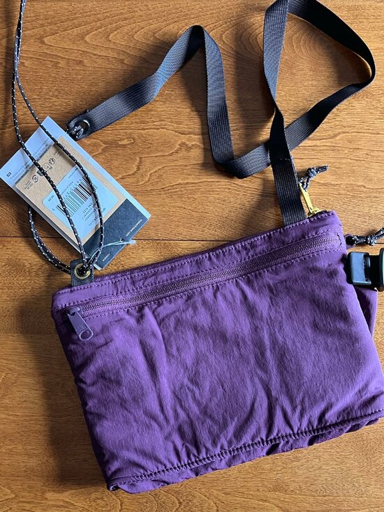 The North Face Mountain Crossbody bag NWT - Picture 8 of 11